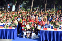 Các nghệ sỹ cùng Công an Thủ đô chung tay trồng cây để 