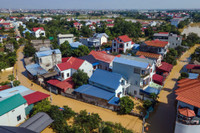 Hình ảnh ấm áp nghĩa tình của Công an Thủ đô trong một ngày dài sát cánh cùng nhân dân chống lũ