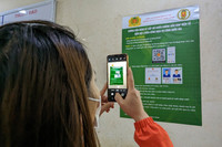 Chuyện cảm động trong ngày đầu cấp hộ chiếu gắn chíp ở Hà Nội