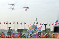 Mãn nhãn với màn trình diễn của máy bay Su-30MK2 tại Lễ khai mạc Triển lãm Quốc phòng quốc tế 2024