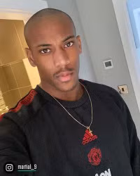 [ẢNH] Sẽ thế nào nếu Ronaldo, Messi cùng cạo trọc đầu?