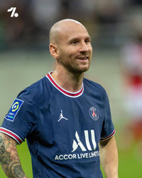 [ẢNH] Sẽ thế nào nếu Ronaldo, Messi cùng cạo trọc đầu?