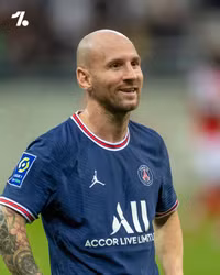 [ẢNH] Sẽ thế nào nếu Ronaldo, Messi cùng cạo trọc đầu?