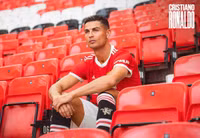 Bộ ảnh mới đẹp lung linh của Ronaldo ở sân Old Trafford