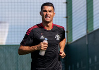 Bộ ảnh mới đẹp lung linh của Ronaldo ở sân Old Trafford