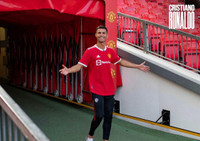 Bộ ảnh mới đẹp lung linh của Ronaldo ở sân Old Trafford