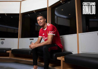 Bộ ảnh mới đẹp lung linh của Ronaldo ở sân Old Trafford