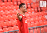Bộ ảnh mới đẹp lung linh của Ronaldo ở sân Old Trafford