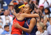 [ẢNH] Khoảnh khắc đăng quang lịch sử của 'bông hồng lai' Emma Raducanu