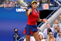 [ẢNH] Khoảnh khắc đăng quang lịch sử của 'bông hồng lai' Emma Raducanu