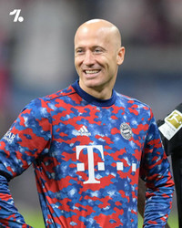 [ẢNH] Sẽ thế nào nếu Ronaldo, Messi cùng cạo trọc đầu?