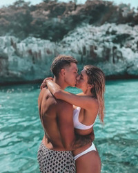 Vẻ đẹp nóng bỏng của bạn gái tân binh MU Lisandro Martinez