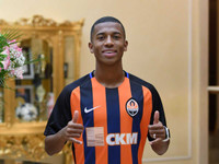 [ẢNH] Điểm mặt 40 cầu thủ trẻ xuất sắc nhất châu Âu (P1)