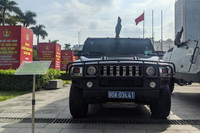 Tiểu liên và súng ngắn Việt Nam sản xuất trong dàn vũ khí khủng của lực lượng cảnh sát đang trưng bày ở Hà Nội