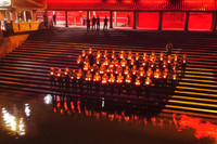 Xúc động hình ảnh Công an Thủ đô thành kính thả hoa đăng nhớ ơn các liệt sỹ trên dòng Thạch Hãn