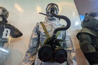 Tiểu liên và súng ngắn Việt Nam sản xuất trong dàn vũ khí khủng của lực lượng cảnh sát đang trưng bày ở Hà Nội