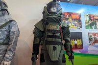 Tiểu liên và súng ngắn Việt Nam sản xuất trong dàn vũ khí khủng của lực lượng cảnh sát đang trưng bày ở Hà Nội