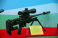 Tiểu liên và súng ngắn Việt Nam sản xuất trong dàn vũ khí khủng của lực lượng cảnh sát đang trưng bày ở Hà Nội