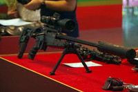 Tiểu liên và súng ngắn Việt Nam sản xuất trong dàn vũ khí khủng của lực lượng cảnh sát đang trưng bày ở Hà Nội