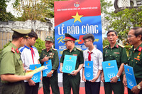 Hình ảnh ấm áp nghĩa tình Công an Thủ đô tri ân các cựu chiến binh tham gia giải phóng miền Nam 