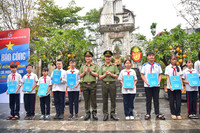 Hình ảnh ấm áp nghĩa tình Công an Thủ đô tri ân các cựu chiến binh tham gia giải phóng miền Nam 