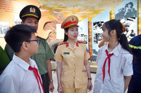 Hình ảnh ấm áp nghĩa tình Công an Thủ đô tri ân các cựu chiến binh tham gia giải phóng miền Nam 