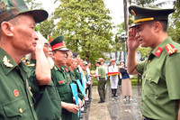 Hình ảnh ấm áp nghĩa tình Công an Thủ đô tri ân các cựu chiến binh tham gia giải phóng miền Nam 