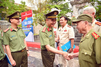 Hình ảnh ấm áp nghĩa tình Công an Thủ đô tri ân các cựu chiến binh tham gia giải phóng miền Nam 