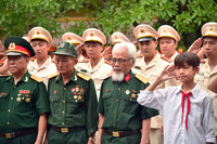 Hình ảnh ấm áp nghĩa tình Công an Thủ đô tri ân các cựu chiến binh tham gia giải phóng miền Nam 