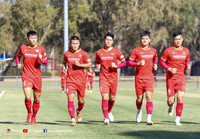 ĐT Việt Nam ra sân tập ngay sau khi đến Australia