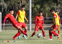 ĐT Việt Nam ra sân tập ngay sau khi đến Australia