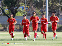 ĐT Việt Nam ra sân tập ngay sau khi đến Australia