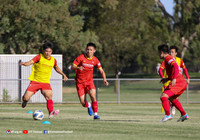 ĐT Việt Nam ra sân tập ngay sau khi đến Australia