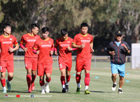 ĐT Việt Nam ra sân tập ngay sau khi đến Australia