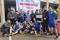 Chiến sỹ Cảnh sát cơ động Thủ đô tranh tài đấu bóng chuyền đầu Xuân Quý Mão