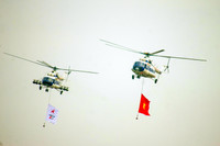 Mãn nhãn màn biểu diễn của Su-30Mk2 và trực thăng mang cờ Tổ quốc ở Hà Nội