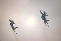 Mãn nhãn màn biểu diễn của Su-30Mk2 và trực thăng mang cờ Tổ quốc ở Hà Nội