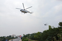 Mãn nhãn màn biểu diễn của Su-30Mk2 và trực thăng mang cờ Tổ quốc ở Hà Nội