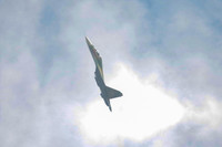 Mãn nhãn màn biểu diễn của Su-30Mk2 và trực thăng mang cờ Tổ quốc ở Hà Nội