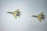 Mãn nhãn màn biểu diễn của Su-30Mk2 và trực thăng mang cờ Tổ quốc ở Hà Nội