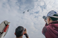 Mãn nhãn màn biểu diễn của Su-30Mk2 và trực thăng mang cờ Tổ quốc ở Hà Nội