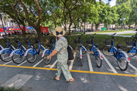 Cận cảnh những trạm xe đạp công cộng cho thuê không cần người trông đầu tiên ở Hà Nội