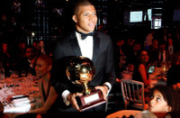 Pedri và số phận những Cậu bé Vàng trong 10 năm qua