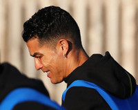 Maguire và nhiều sao MU xuất hiện tươi rói sau khi HLV Solskjaer bị sa thải