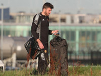 Maguire và nhiều sao MU xuất hiện tươi rói sau khi HLV Solskjaer bị sa thải