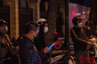 Những cảm xúc đặc biệt khó quên trong đêm khi bệnh viện Việt Đức và phố Phủ Doãn, Chân Cầm được dỡ phong tỏa