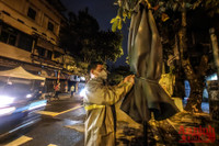 Những cảm xúc đặc biệt khó quên trong đêm khi bệnh viện Việt Đức và phố Phủ Doãn, Chân Cầm được dỡ phong tỏa