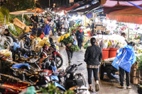 Hà Nội: Thanh niên đi cầu duyên, bái vọng ở chùa Hà trong ngày Phụ nữ Việt Nam