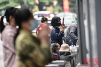 Hà Nội: Thanh niên đi cầu duyên, bái vọng ở chùa Hà trong ngày Phụ nữ Việt Nam