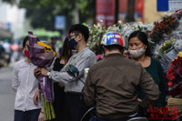 Hà Nội: Thanh niên đi cầu duyên, bái vọng ở chùa Hà trong ngày Phụ nữ Việt Nam